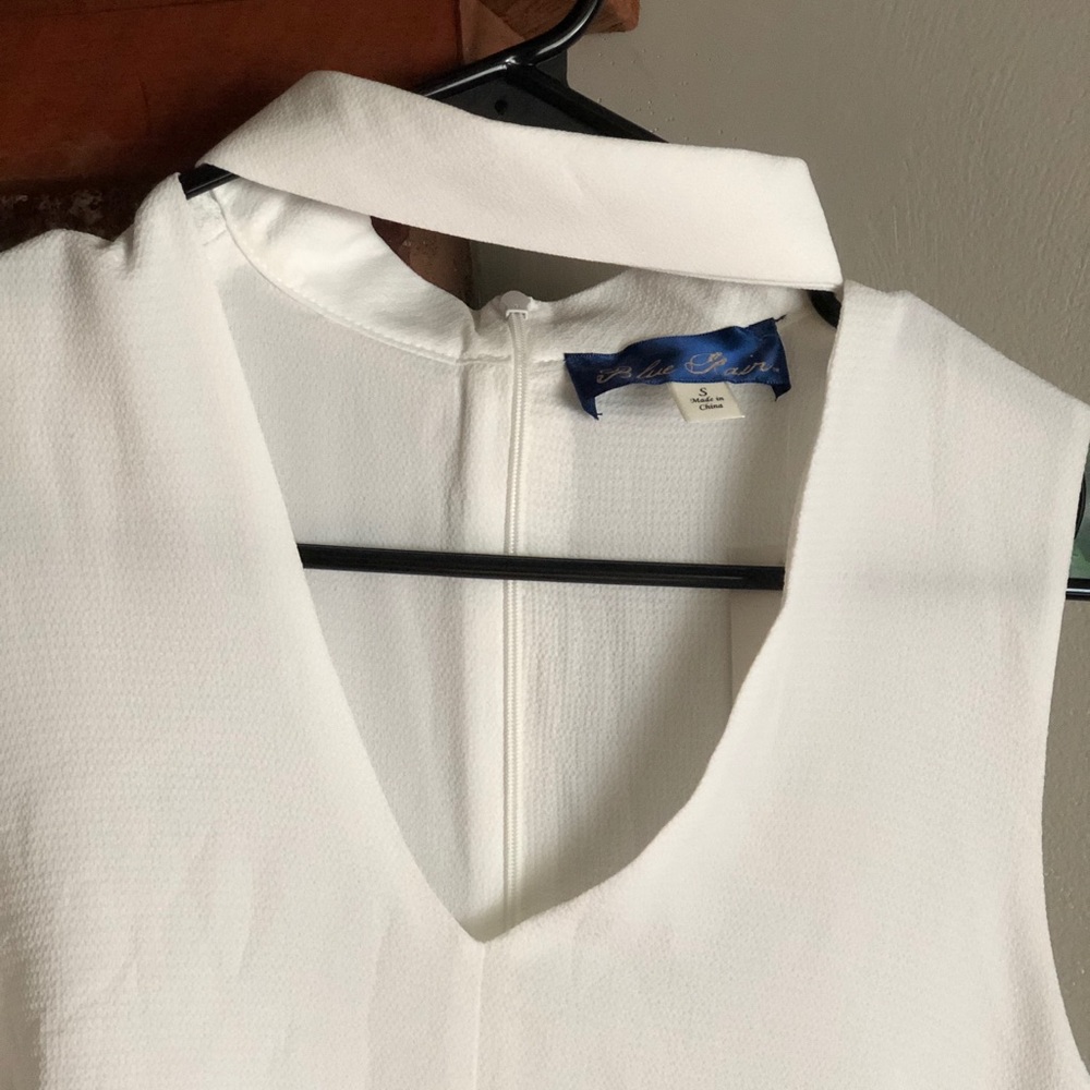 Blue Rain V-Neck Keyhole Sleeveless Blouse